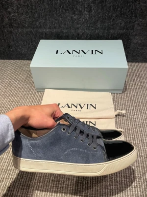 Lanvin skor  - Hej, säljer nu dessa svin snygga lanvin skor. Skorna är i grymt skick!  Begränsat antal boxar och dustbag. Hör av dig vid frågor. 