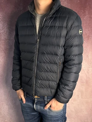 Colmar vår jacka  - Mycket fint skick | Size 48 = S (modellen är 188 cm 75 kg) | fraktar spårbart inom 24 timmar | för att köpa klicka ”köp nu” | vid frågor eller funderingar skriv ett meddelande | följare får bättre rabatter🙌