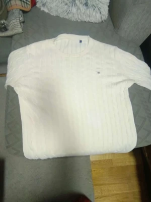 Stickad Gant tröja - Ganska bra och fin Gant tröja inte så använd passar bra. Priset är ej hugget i sten vid snabb affär