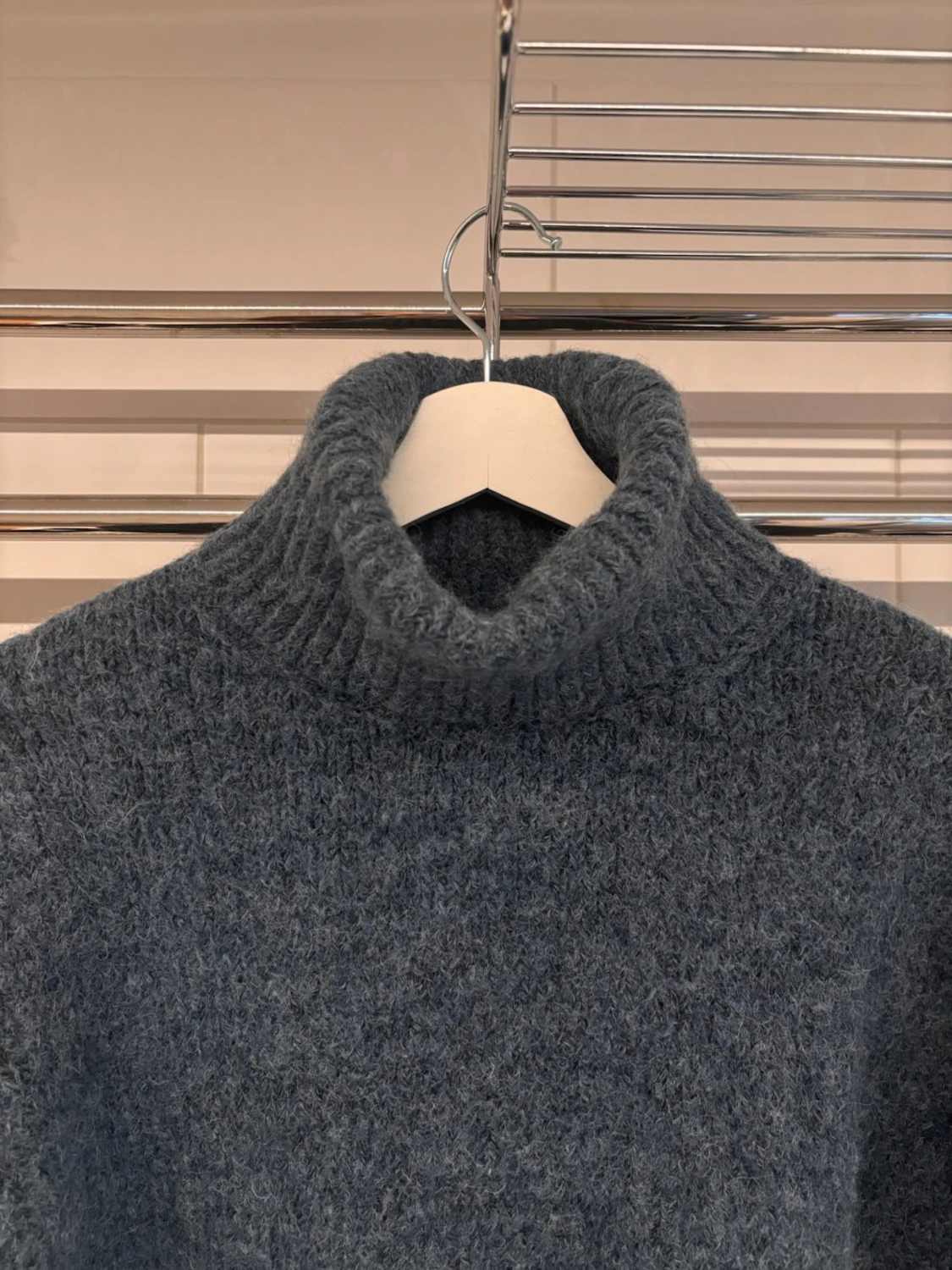 Mörkgrå stickad polotröja - 1