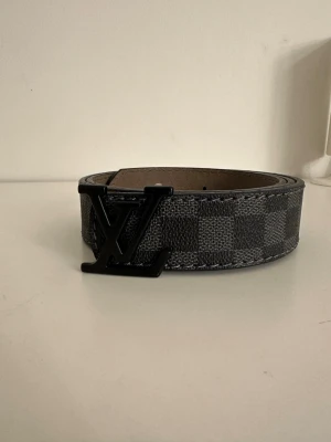 Bälte  - helt ny, aldrig använd, sämre kvalité så säljer den lite billigt