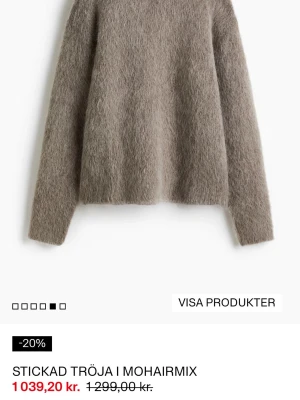 Beige fluffig stickad tröja - Intressekoll på min stickade tröja från hm, det är exakt denna jag beställde som är på bilderna. Om intresse finns så kan jag skicka egna bilder! 