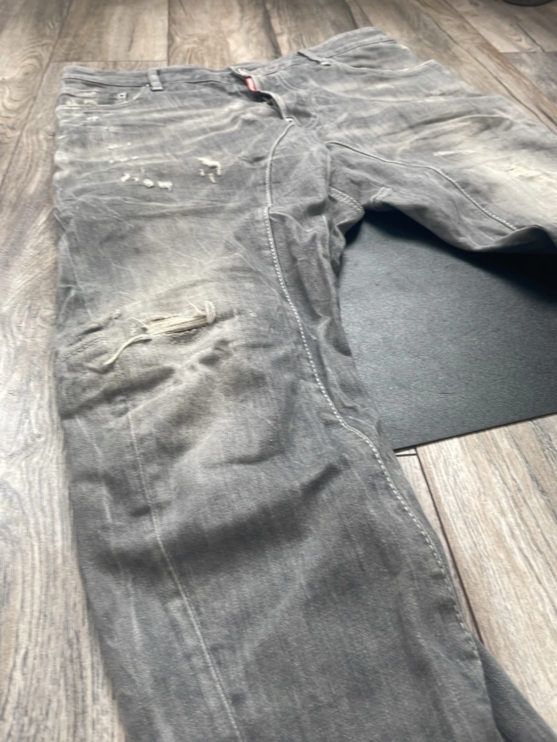 Grå slitna jeans från Dsquared2 - 2
