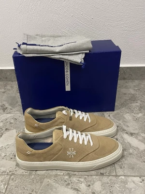 Helt Nya Jacob Cohen Skor - Helt Nya Jacob Cohen Skor || Storlek 45 || Nypris ca 4000kr || Mitt pris 2699kr || Box och Dustbag medföljer || Tveka inte på att höra av dig vid frågor eller funderingar 