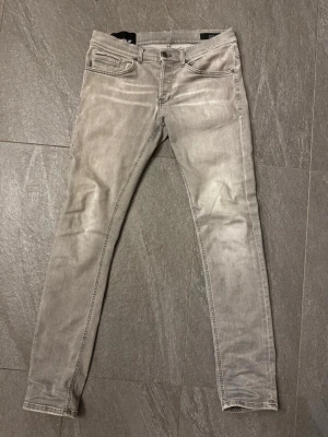 Dondup George - Tja, säljer ett par Dondup jeans i storlek 32.