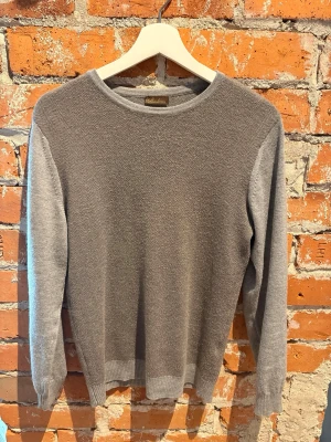 Merinoull tröja - Merinoull tröja från stenströms, jättebra skick och är otroligt mjuk! Passar mig som är 170cm och väger 60kg