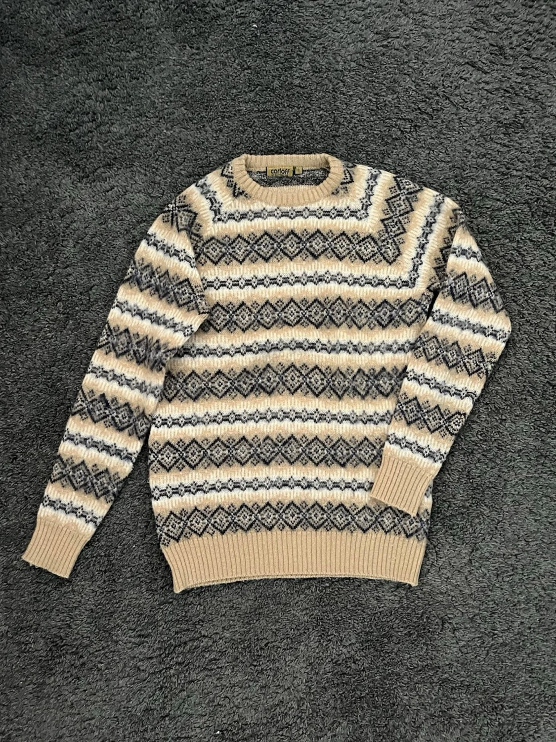 Stickad crewneck med mönster