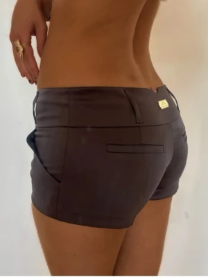 Snygga shorts  - Snygga svarta shorts, säljer pga att de är för små. Står strl 32 men passar S. Skriv för ev frågor🥰