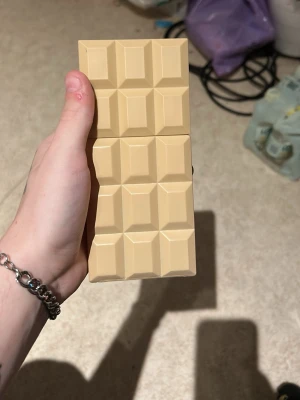 Sabrina carpenter sweet tooth parfym - Säljer min sabrina carpenter parfym, 75ml totalt men har inte använt den mycket. Är minst halva kvar av den. Doft av vanilj. 