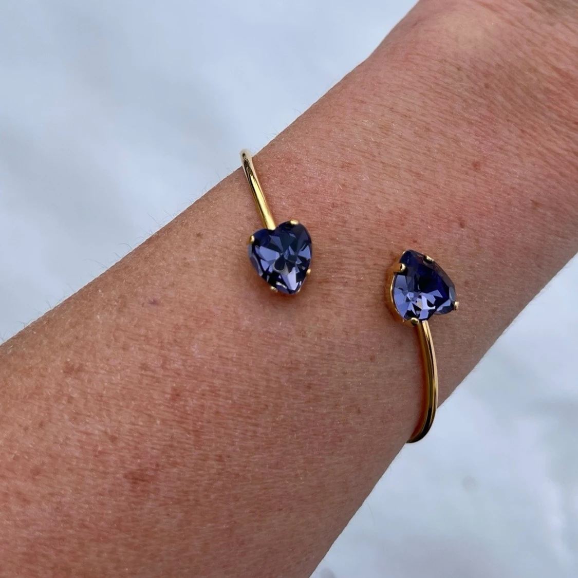 Armband, Bangle, guldpläterad hjärt kristaller.  - 2
