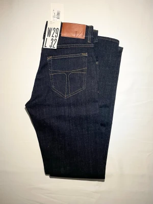 tiger of sweden jeans - Tiger of sweden jeans  i modellen evolve. Helt nya, Inga defekter och det är bara att skriva vid frågor eller mer bilder mvh
