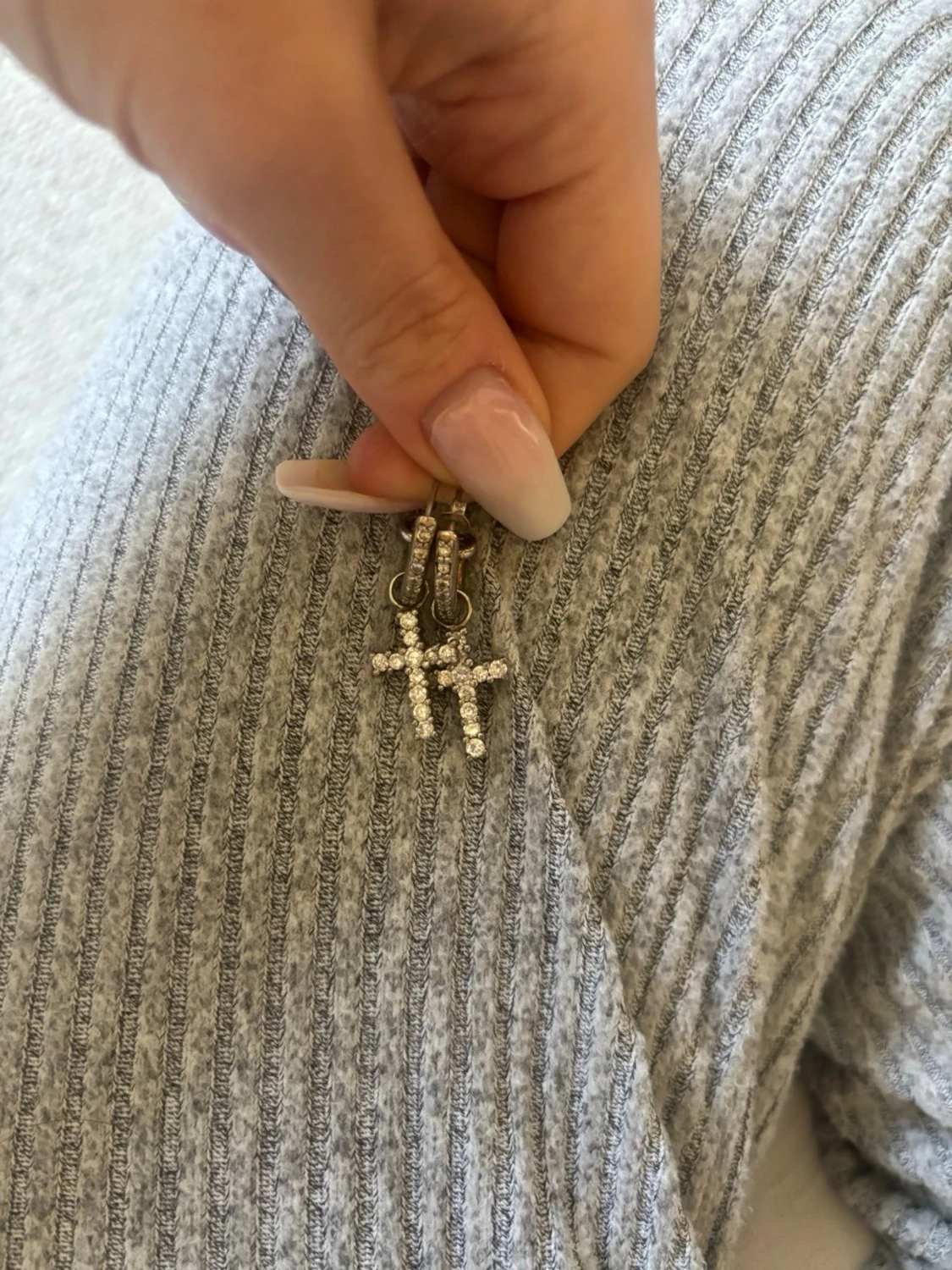 Korsörhängen med pärlor
