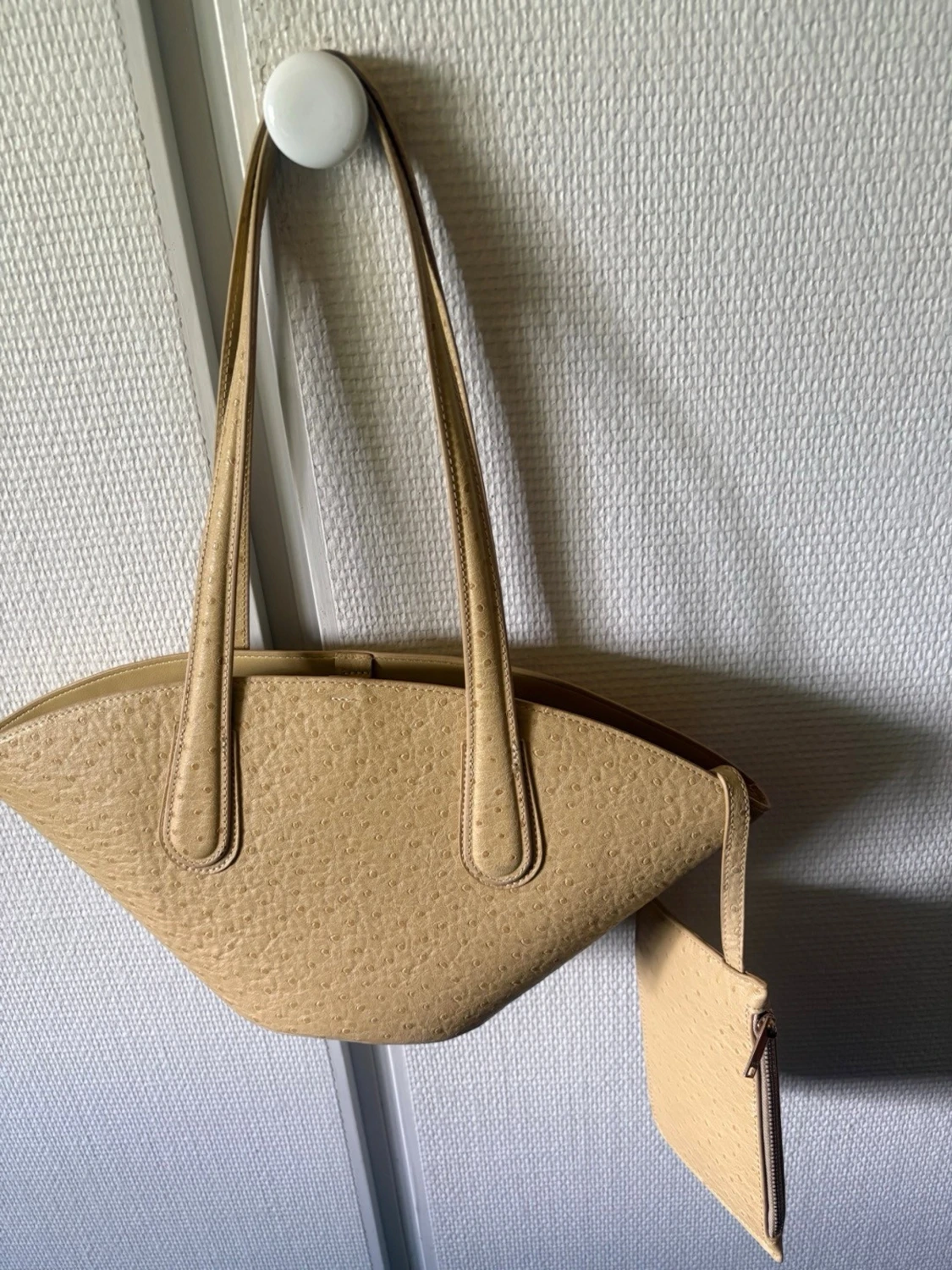 Beige handväska med struktur - 1