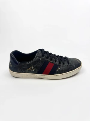 Gucci Ace Sneakers - Gucci ace tiger. Storlek 40. Skick 8,5/10. Nypris ca 7300kr. 100% autentiska.