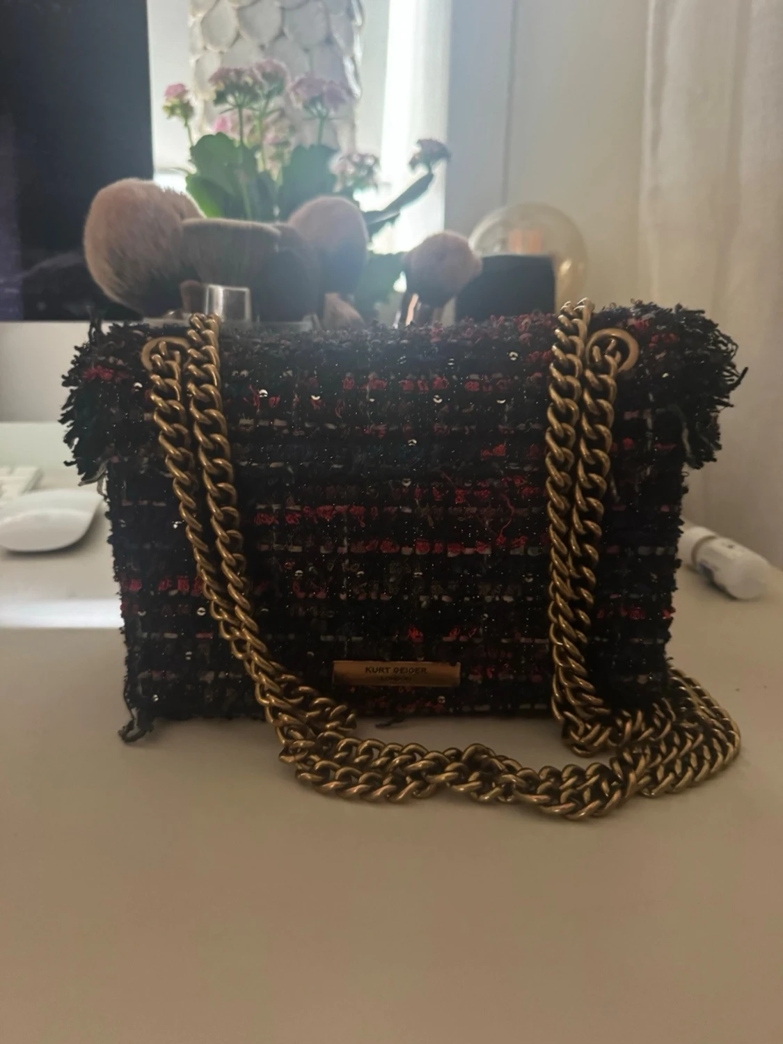 Svart tweedväska från Kurt Geiger - 1