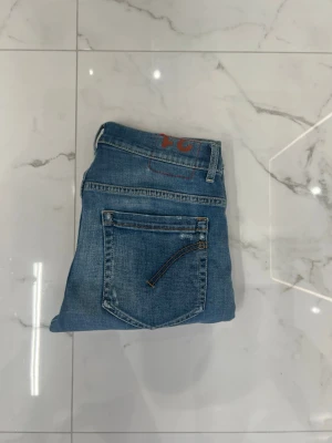 Dondup George 31  - Dondup jeans. modell George. Storlek 31. Skick 9/10. Nypris från care of Carl 2600kr mitt pris 1000kr