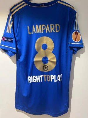 Chelsea tröja Lampard #8 - En Chelsea tröja med Lampard #8 Storlek L