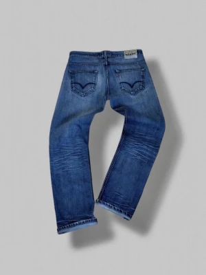 Levi’s 504 Vintage - Tjena. Säljer dom här Levi’s 504orna med galna fades! Just denna modell går sedan länge tillbaka inte att få tag på. Historia har skapat deras unika utseende, så som fades och honeycombs vid knäveck och fotled. Storleken är 31/32. Hör av dig vid frågor!