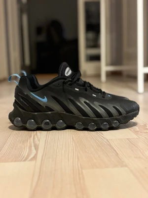 Nike dn8 - Riktigt feta Nike dn8 som är i riktigt bra kondition. Har haft den i en månad ungefär o använt den sen dess. Tveka inte att fråga om nått!