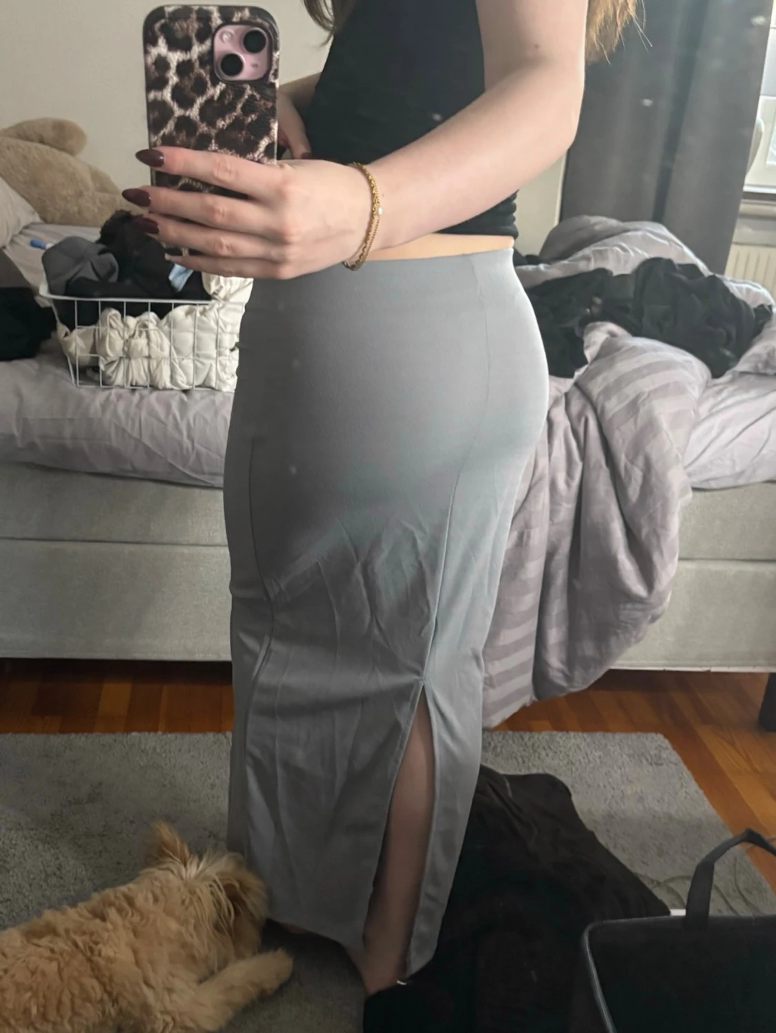 Ljusgrå långkjol med slits - 1