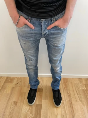 Dondup Ritchie jeans  - Säljer dessa dondup ritchie jeans! - W33 - Skick 9/10 - hör av er vid minsta fundering!