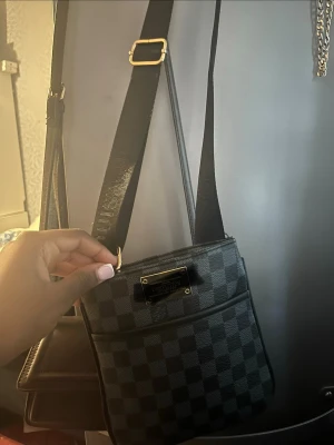 Väska  - Fin väska, skriv för fler bilder eller frågor. Lägg gärna bud!☺️