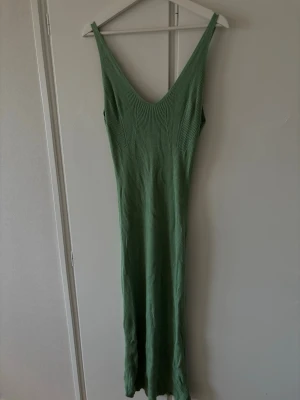 Grön strandklänning - Grön klänning från NAKD!