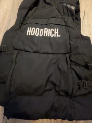 Hoodrich Väst - Ord.pris-1000 kr 💯 perfekt för våren och hösten. 