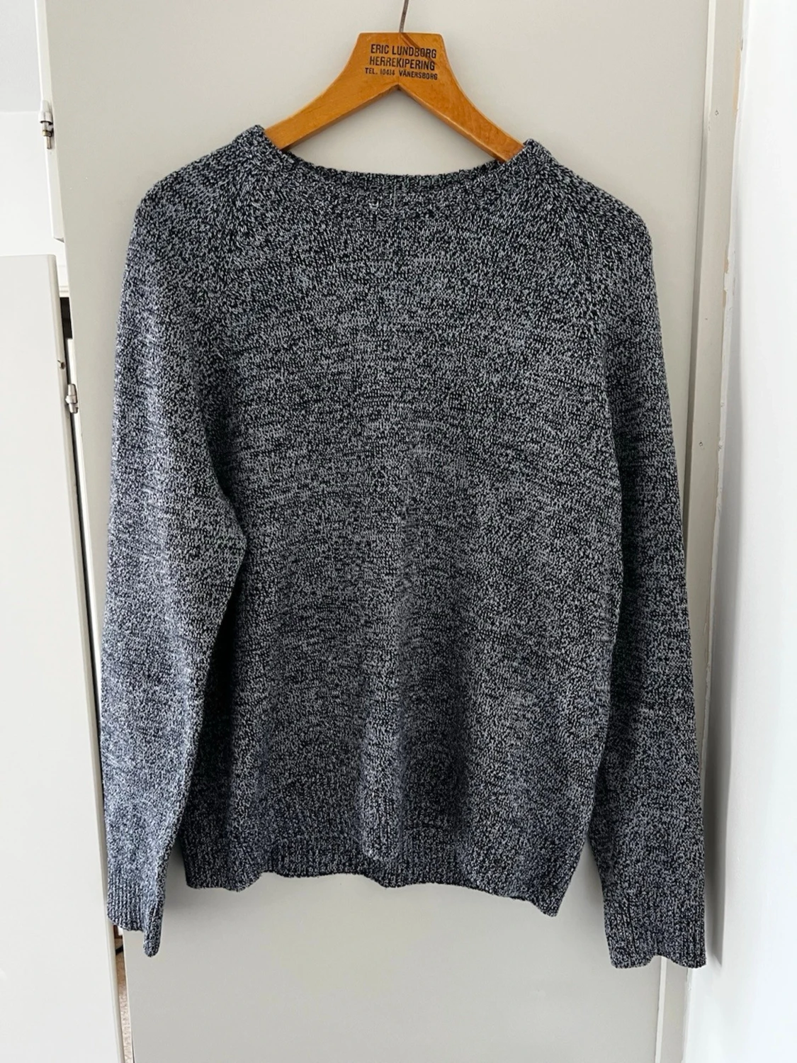 Grå stickad tröja