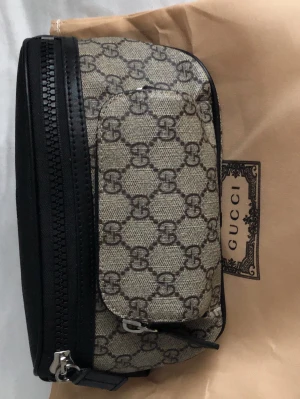 Fin midjeväska  - Fin beige väska 