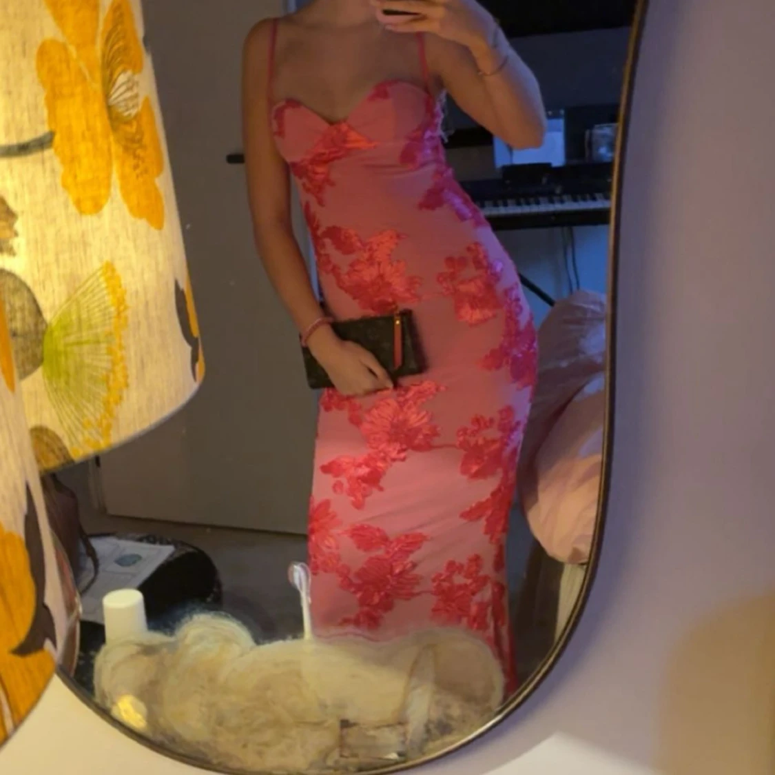 Rosa balklänning med röda blommor  - 1