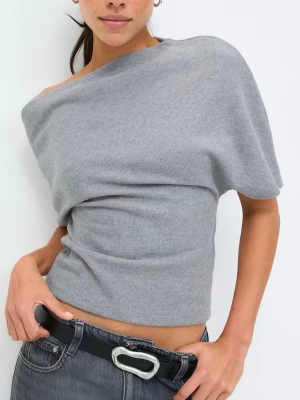 Tröja Gina  - Helt ny tröja från Gina tricot i strl M. Endast använd en gång, nypris 300kr💕