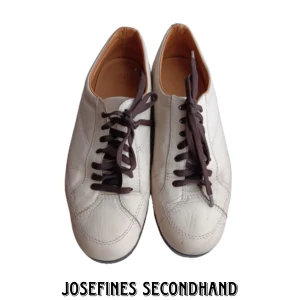 Vintage Bally skor - Vintage golfskor skor från Bally i krämvit färg. Är i använt men fint skick.