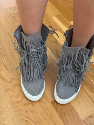 Fransskor med kilklack  - Isabel marant liknande!!! Superfina till vår och sommaren 