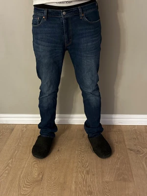 Levis 511 - Snygga Levis 511 jeans i super bra skick, Storlek 36/34 men dom är inte true i size då jag som har 33/33 passar bra i dom, priset kan sänkas vid snabb affär!!