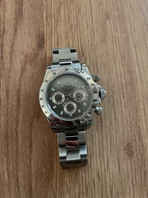 Role day - Fin designer klocka med rostfritt stål