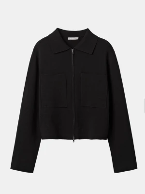 Svart vårjacka från Åhléns  - Svart vårjacka från Åhléns med fickor, otroligt bra skick, nypris 600kr. Skriv för frågor/bilder.