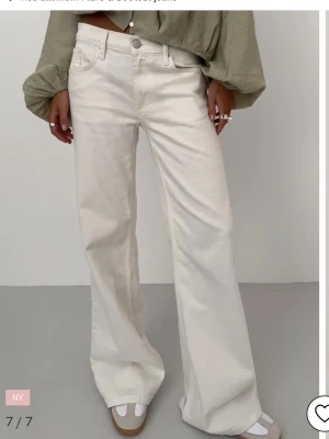 Vida vita jeans med hög midja - Vita raka jeans använda 1 gång strl 36, nypris 699💕