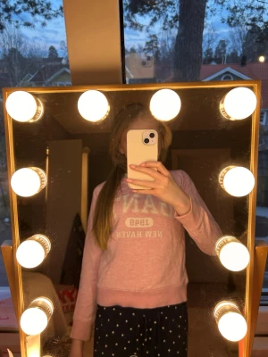 Vintage tröja från Gant - Super söt rosa vintage tröja från gant i storlek 134. Använd men i bra skick! 