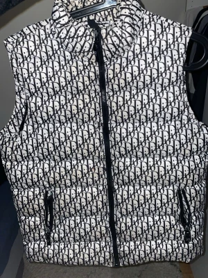 LYXIG DIOR VEST - Kan sänka ner priset också skriv privat