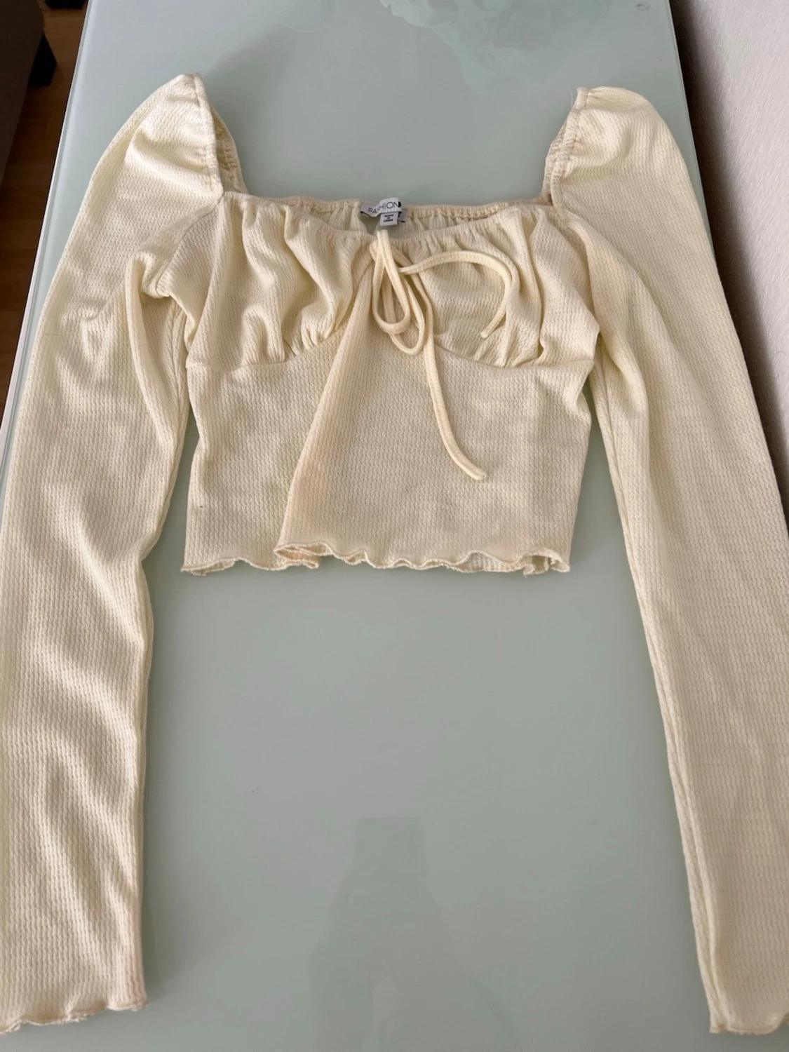 Ljusgul croppad topp med knyt - 1