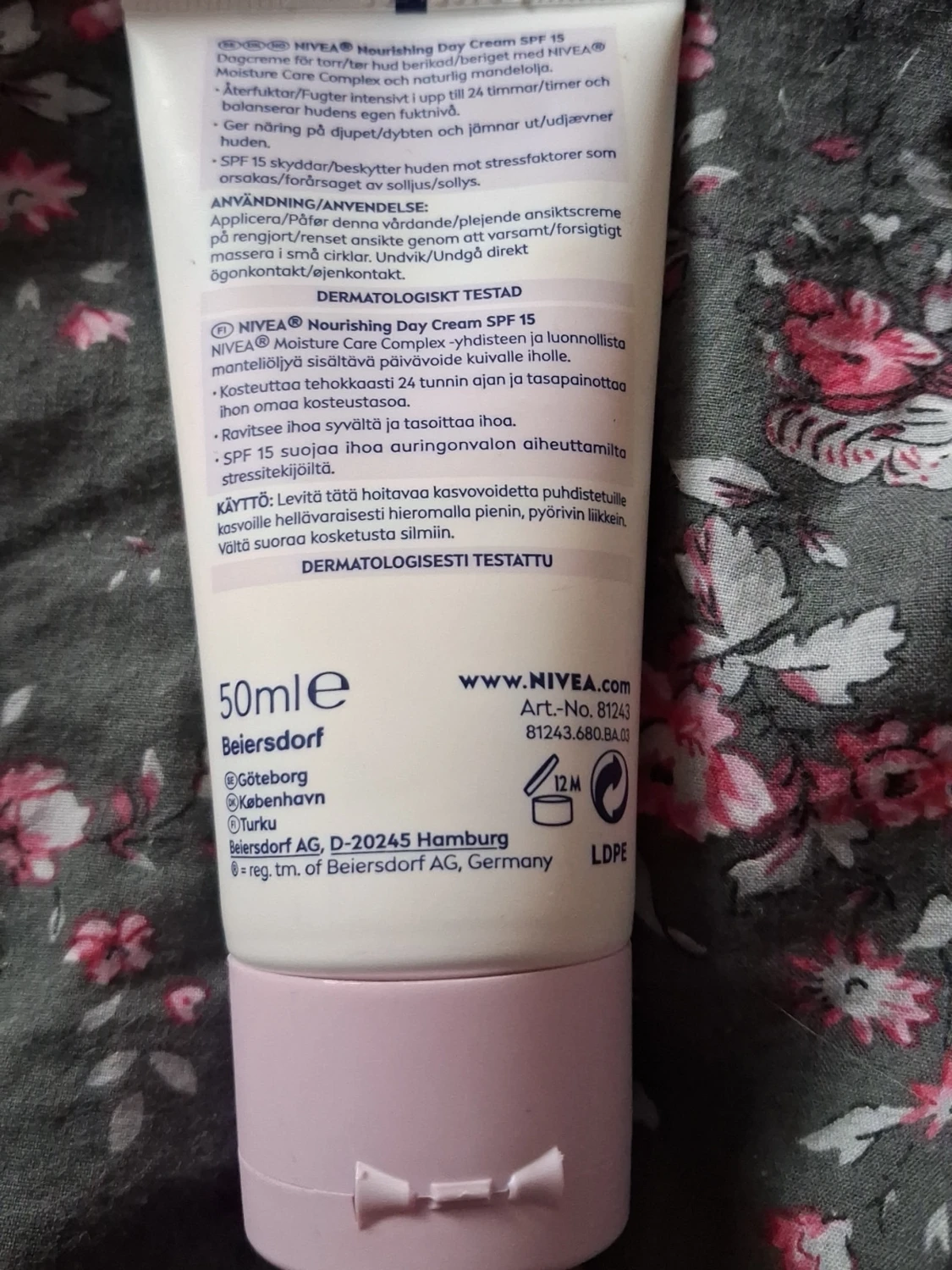 NIVEA Nourishing Day Cream SPF 15 - 1