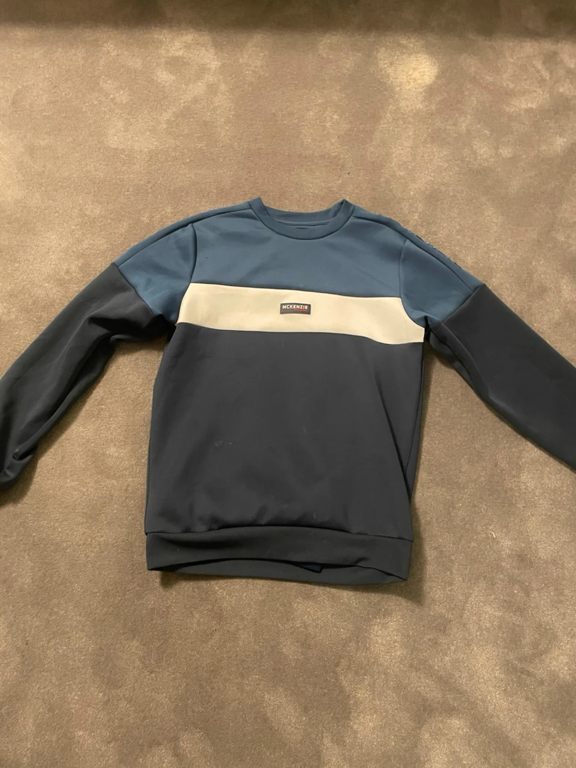 Blå sweatshirt från McKenzie