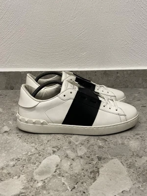 Valentino Open  - Valentino Open || Storlek 43 || Skorna är i mycket bra skick (se bilder || Tveka inte på att höra av dig vid frågor eller funderingar 