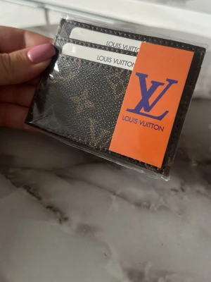  brun kortfodral - . Perfekt för dig som vill ha stil och funktion i ett.