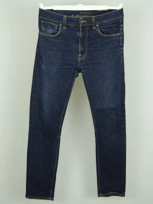 Nudie Jeans Lean Dean  - NUDIE JEANS Storlek : 32/30 Modell : Lean Dean Mått : A = 41CM - B = 98CM - C = 15,5CM Användning : Jeansen är i ett väldigt fint skick utan defekter Nypris : Cirka 1600SEK