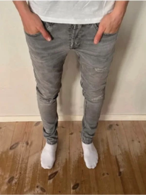 Dondups ! - Säljer dessa fina dondups med slitnignar för ett super pris kom dm för frågor !👍