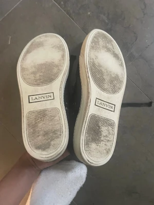 Lanvin äkta storlek 43 - Ett par snygga lanvins jätte bra skick använd kanske 3 gånger och priset går att diskutera 