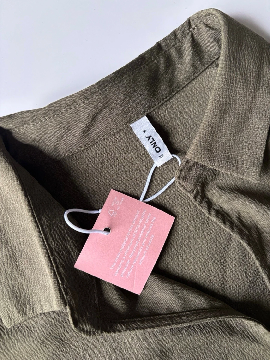 Olivgrön croppad blus med knyt - 6