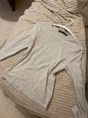 Tröja - Säljer denna tröja från lager i storlek M. Fraktar  samma dag eller dagen därpå 💗💕